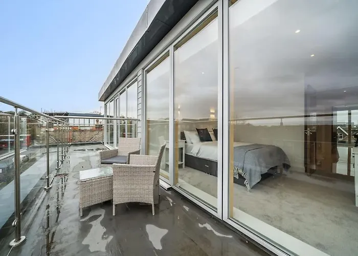 Amazing One Bedroom Penthouse In Wimbledon