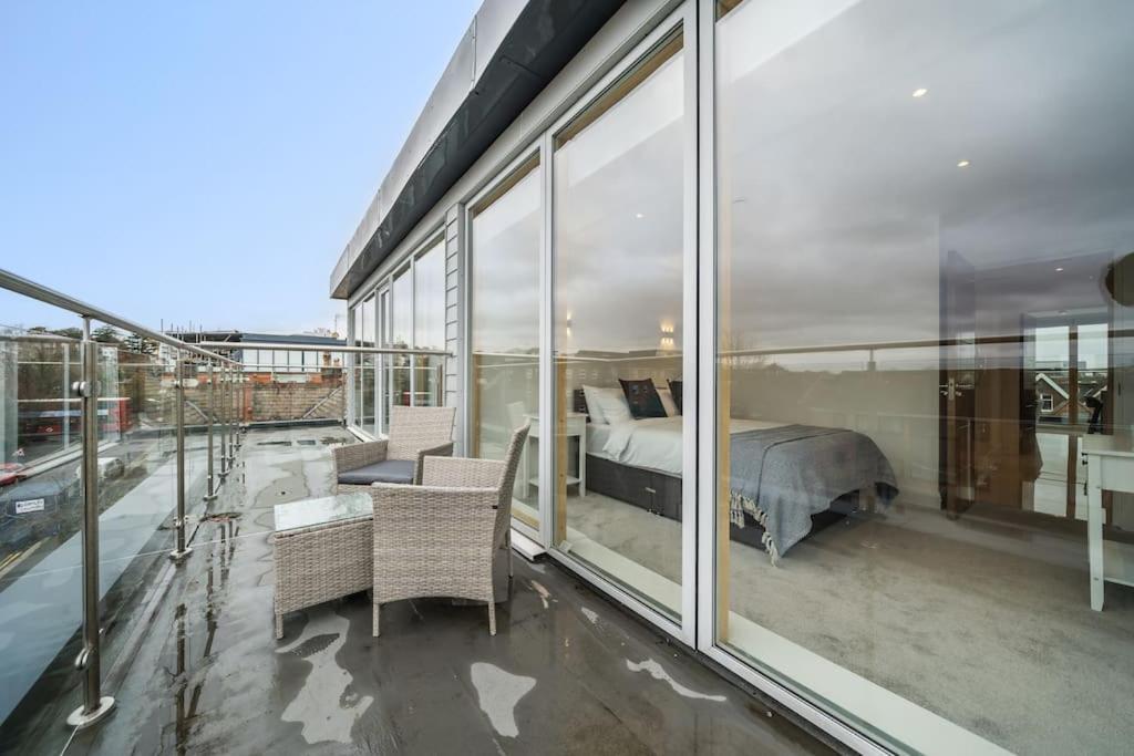 Amazing One Bedroom Penthouse In Wimbledon Londres