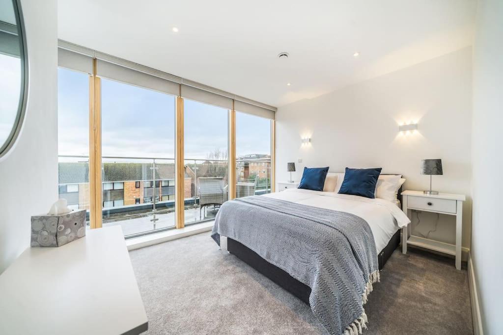 Amazing One Bedroom Penthouse In Wimbledon Apartamento Londres